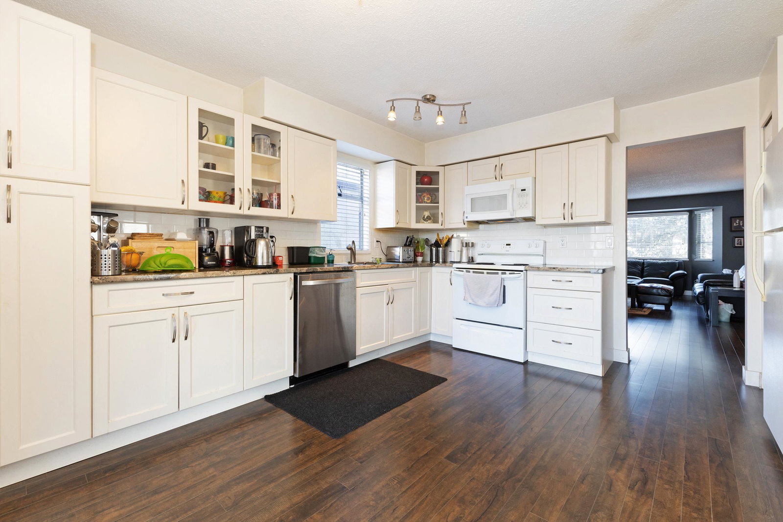 Listing Image 11