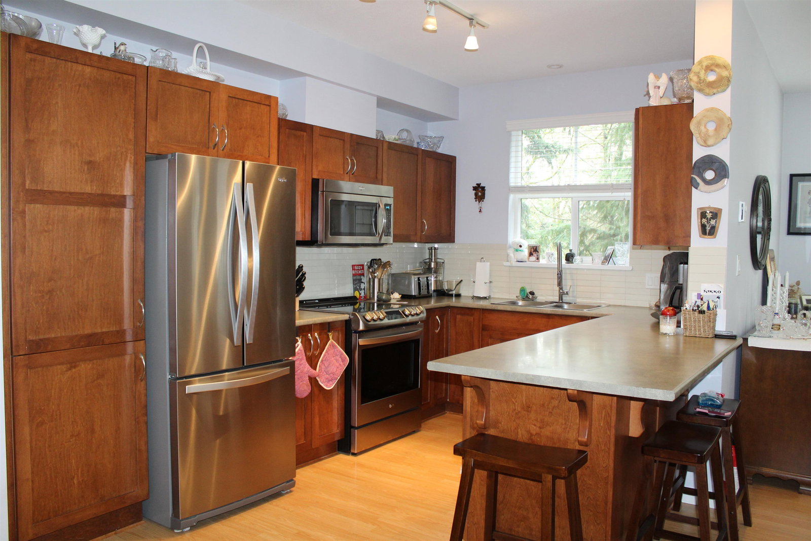 Listing Image 4
