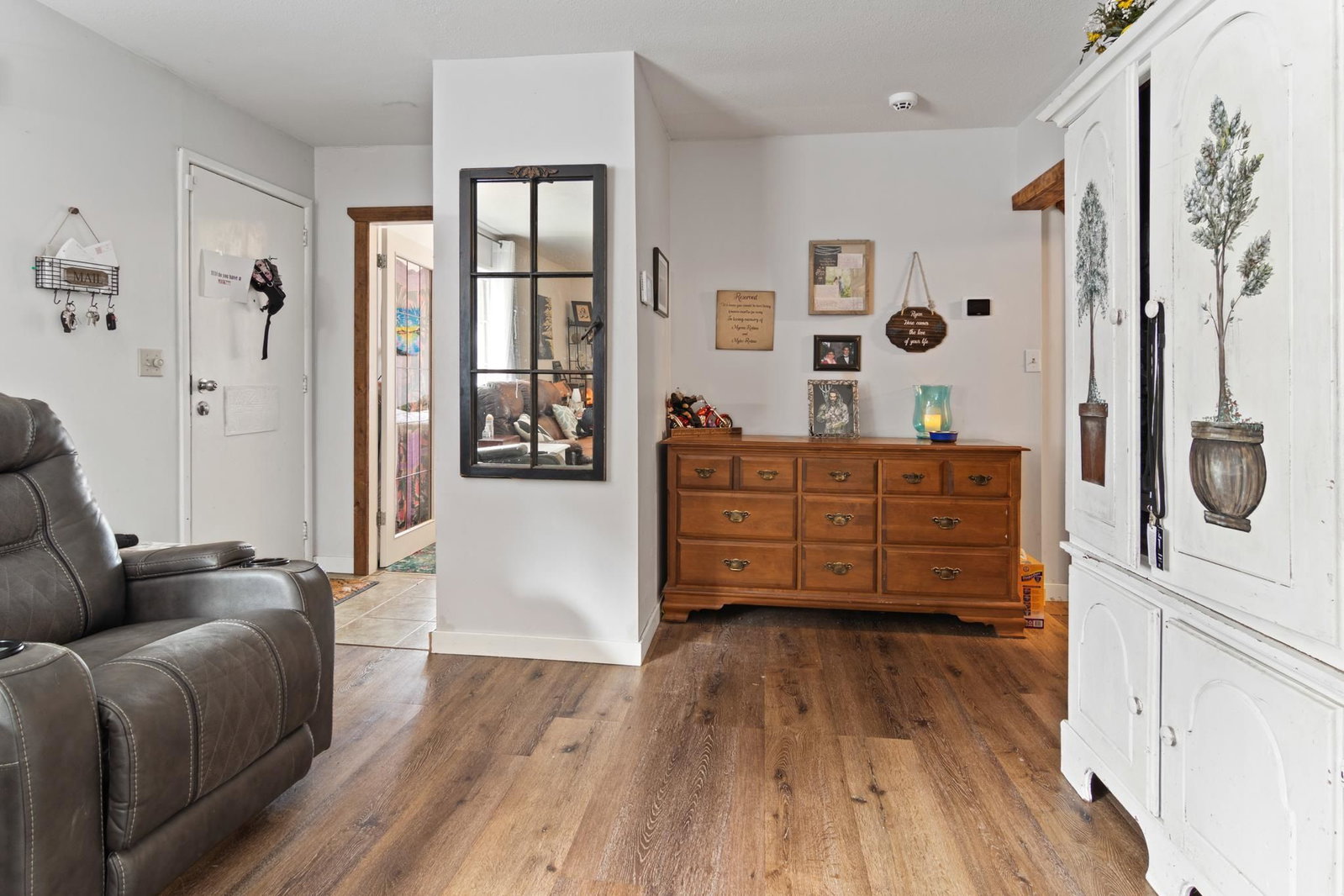 Listing Image 6