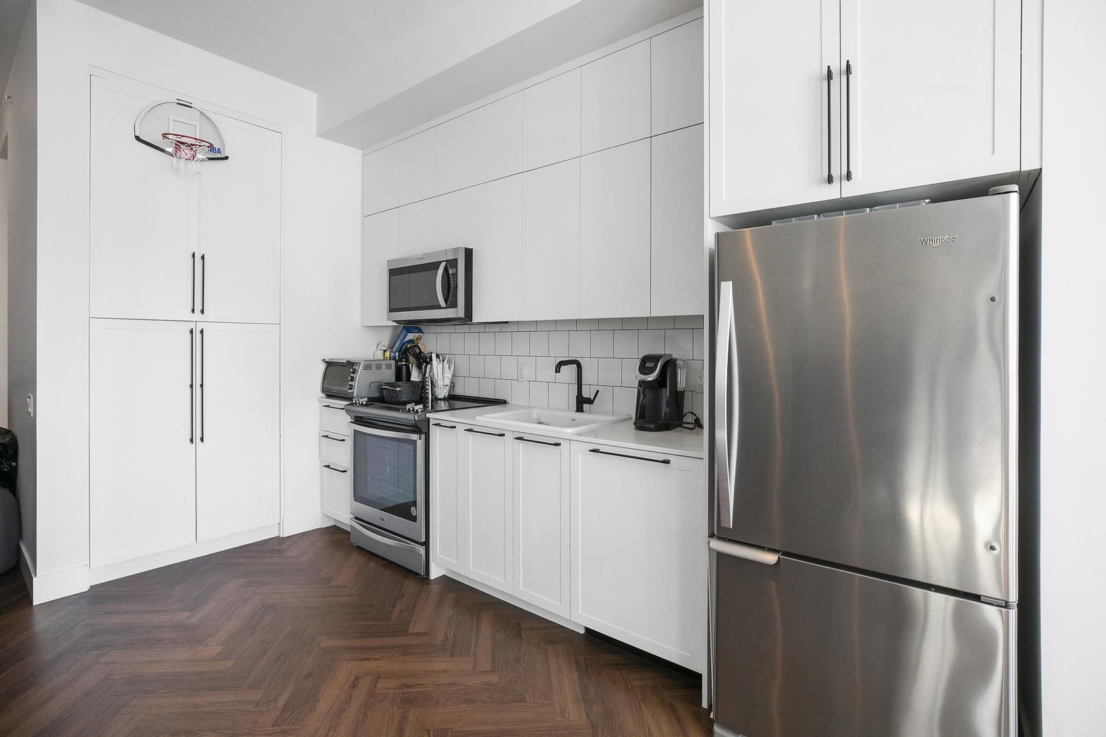 Listing Image 10
