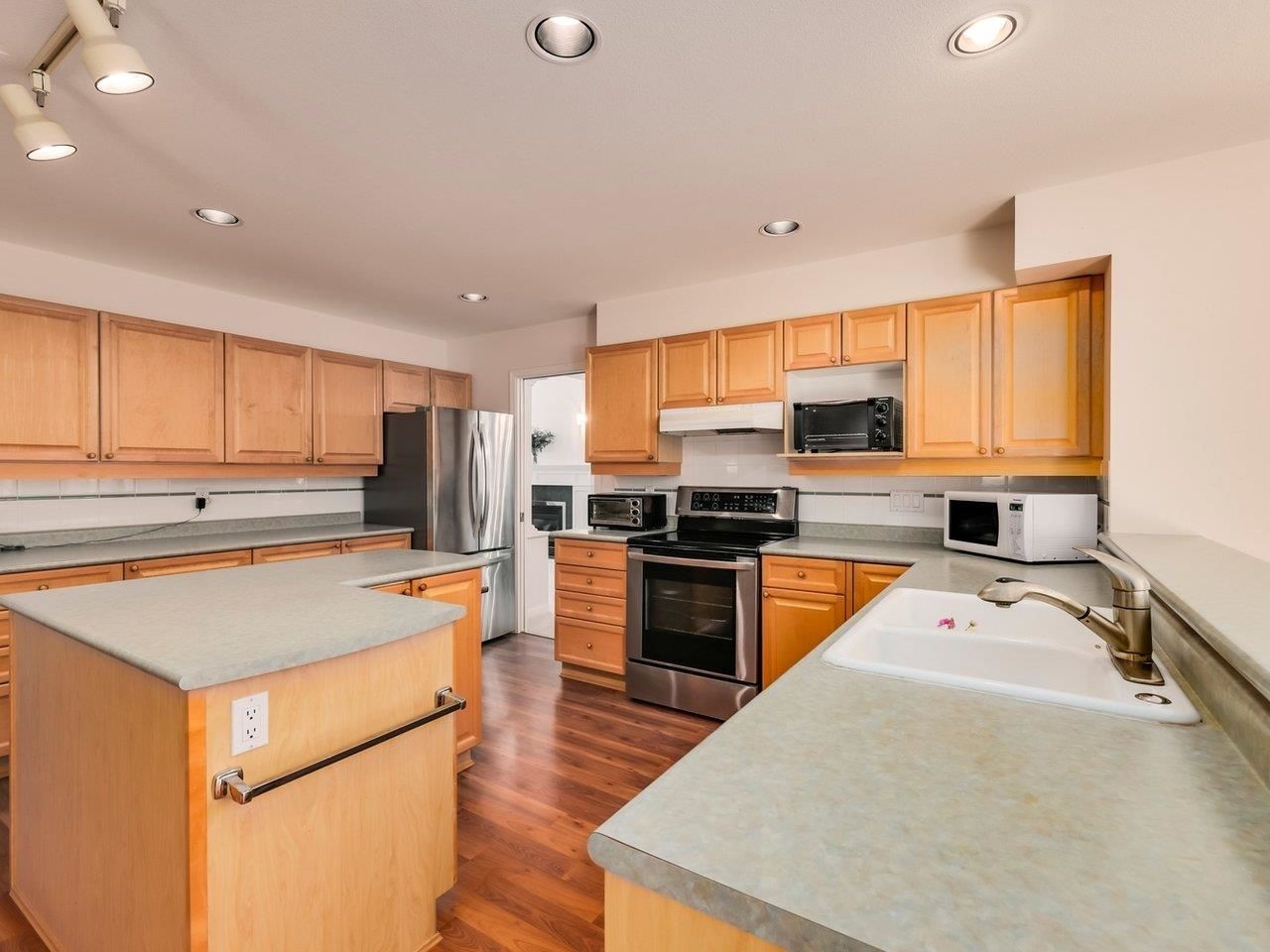 Listing Image 9