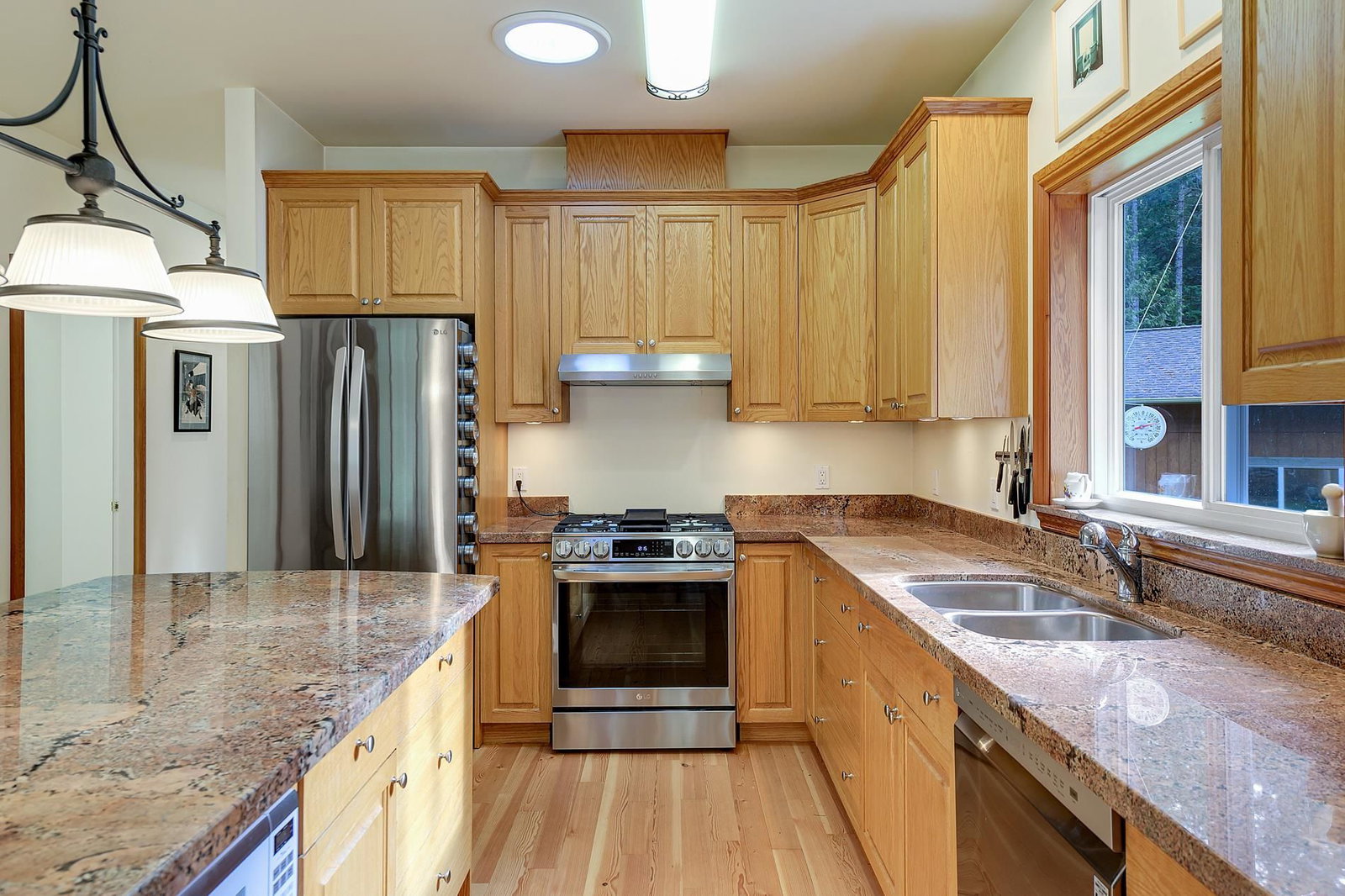 Listing Image 5