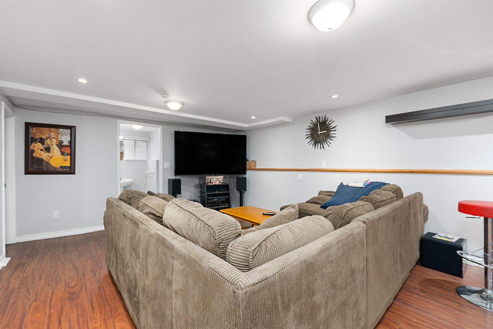 Listing Image 12