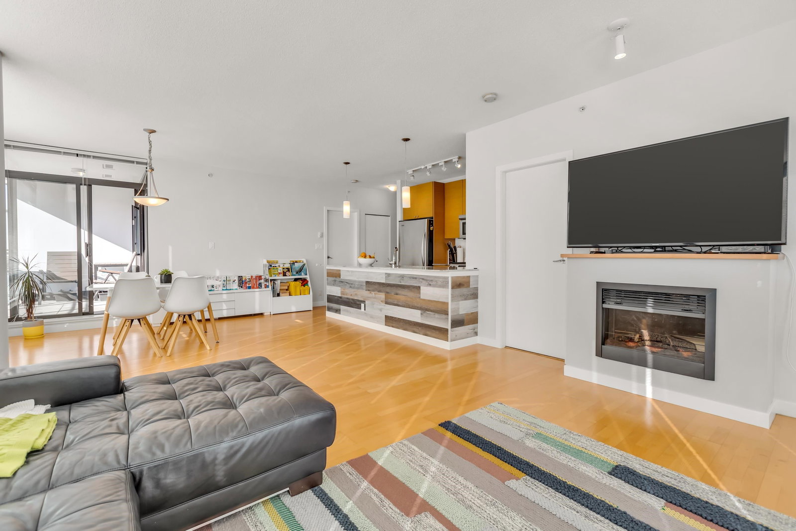 Listing Image 5