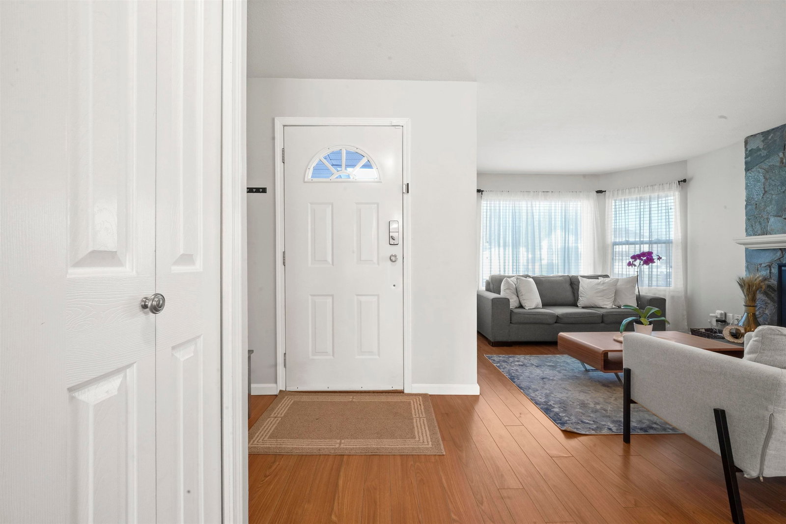 Listing Image 5