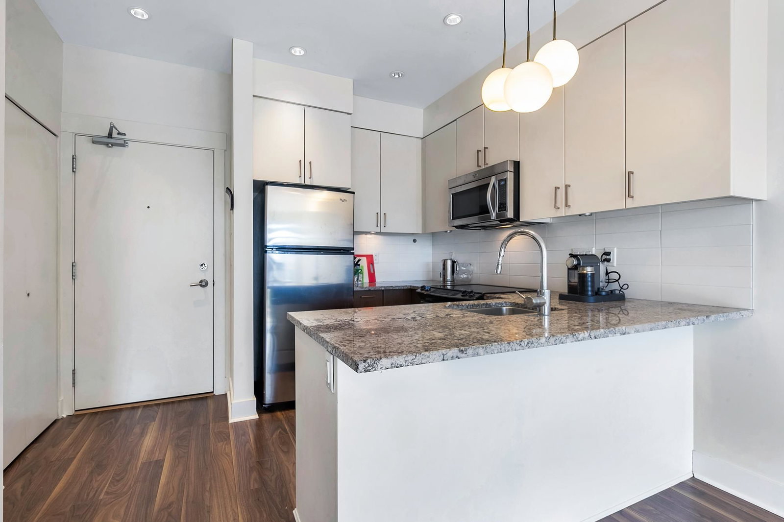 Listing Image 10