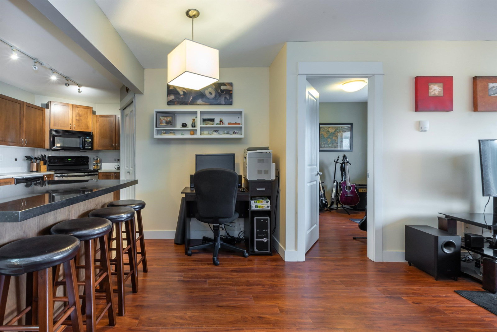 Listing Image 12