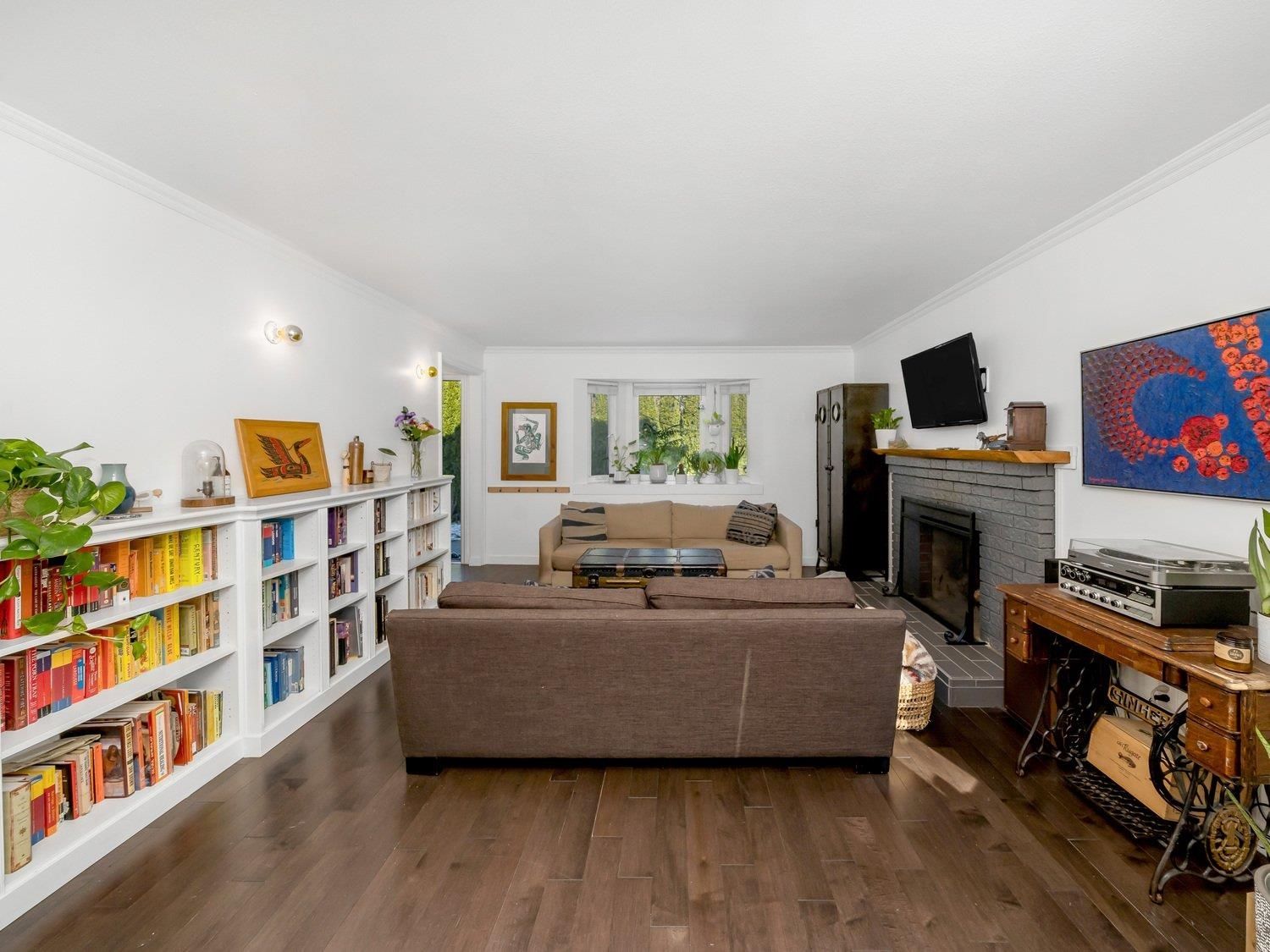 Listing Image 5