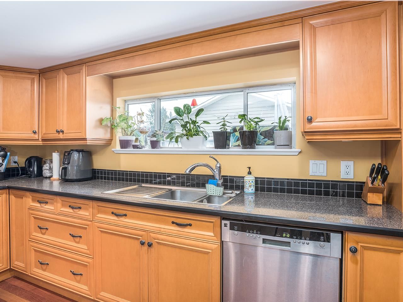Listing Image 12