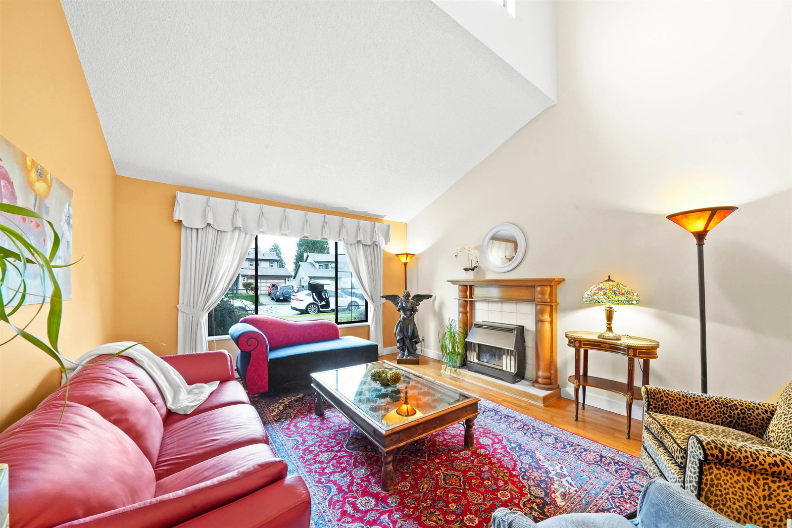 Listing Image 4