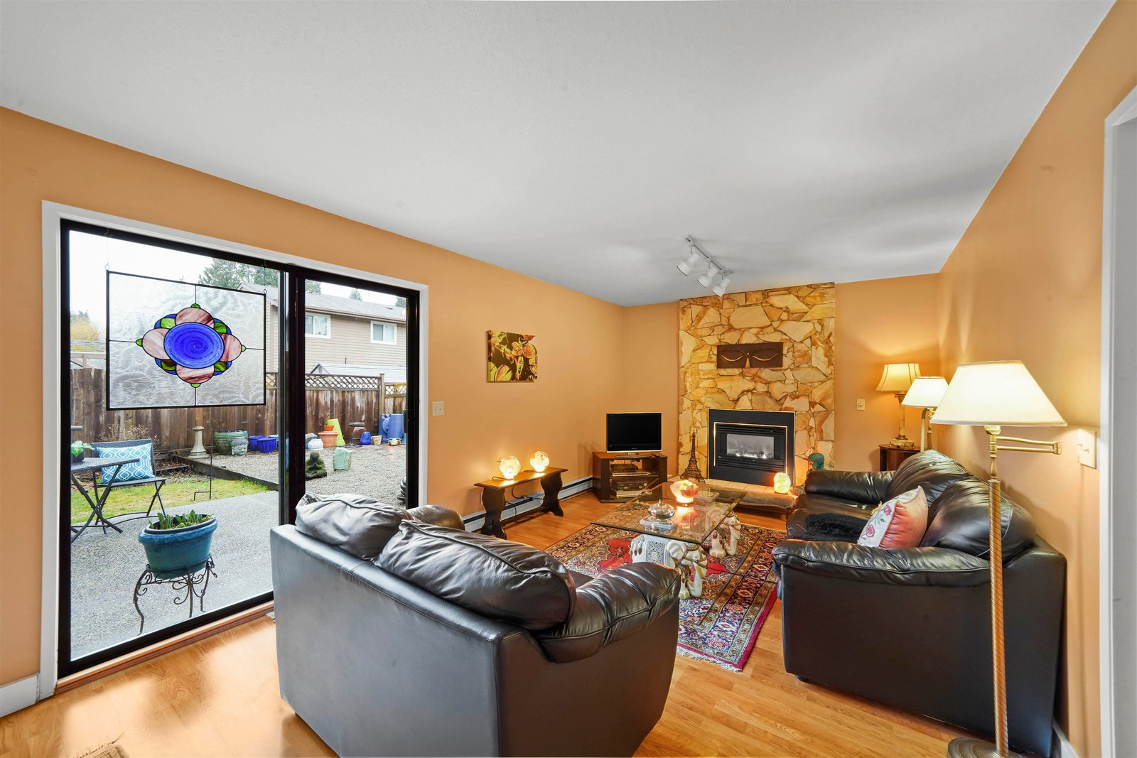 Listing Image 9