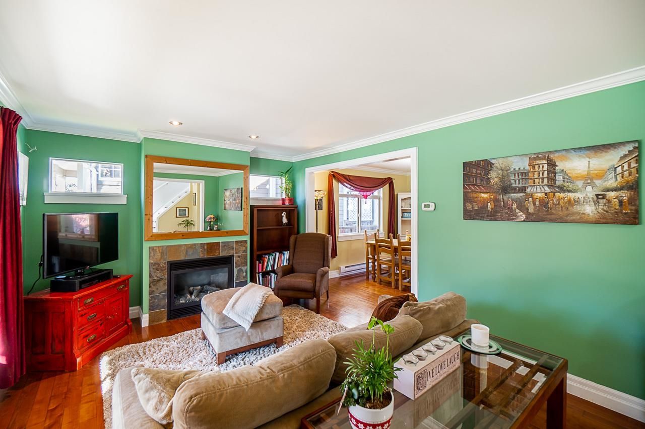Listing Image 4