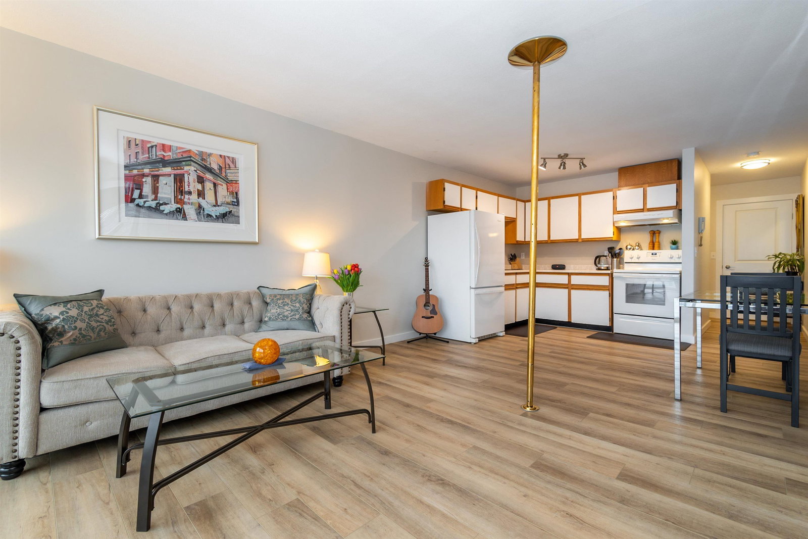 Listing Image 11