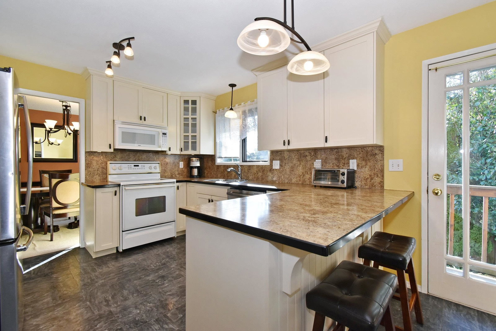 Listing Image 10