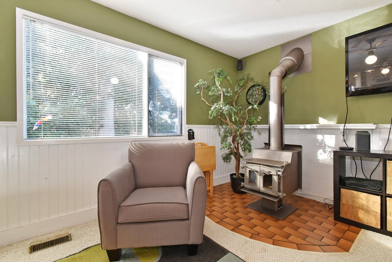 Listing Image 12