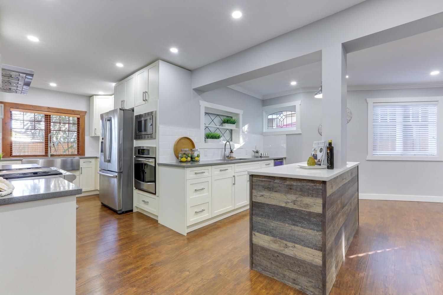 Listing Image 10