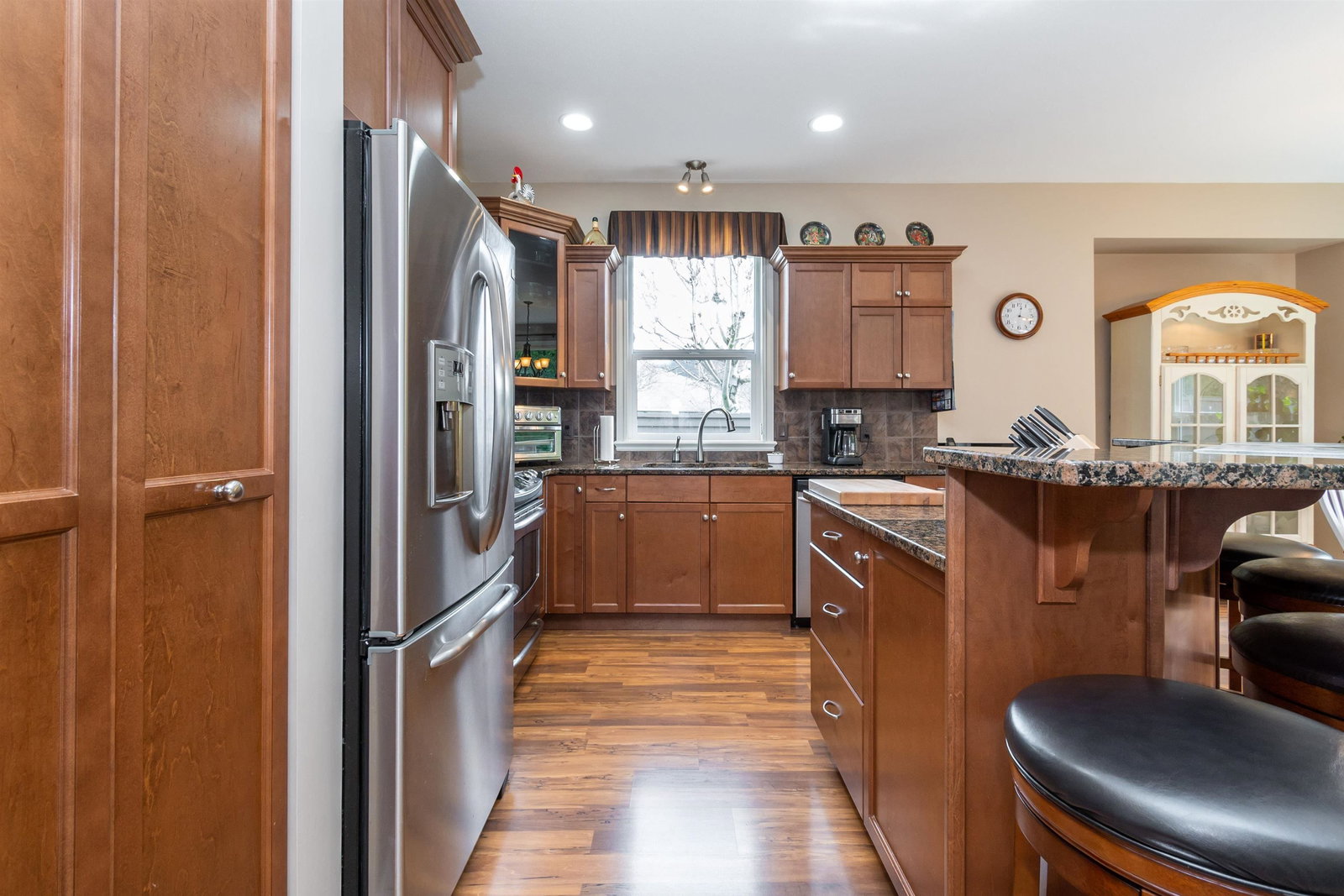 Listing Image 12