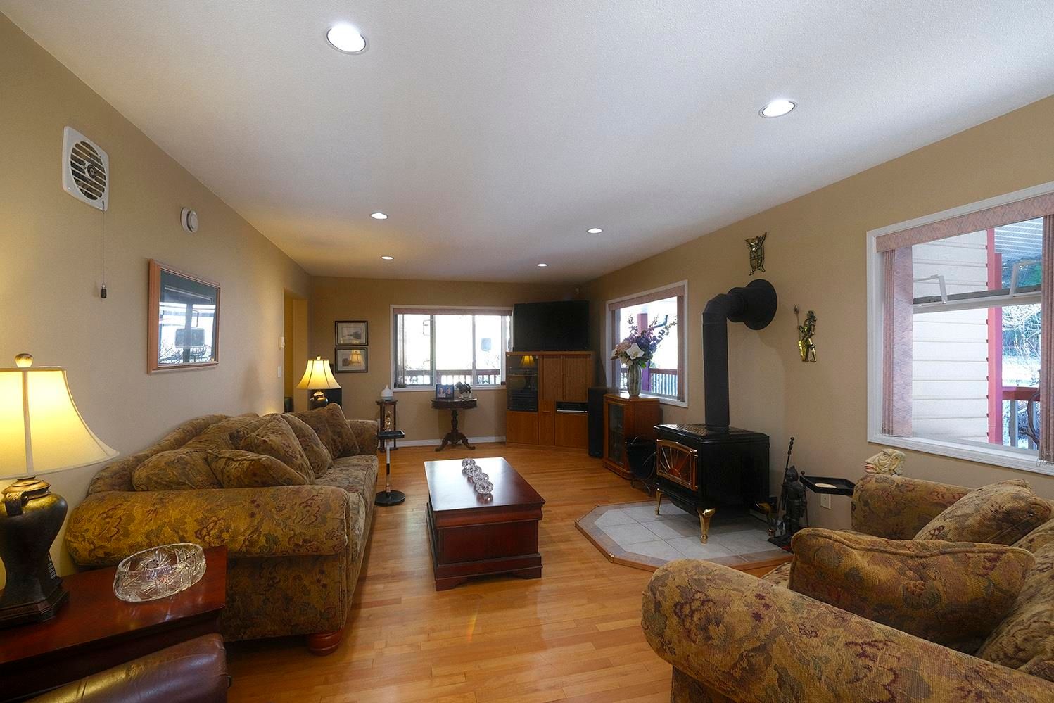 Listing Image 3