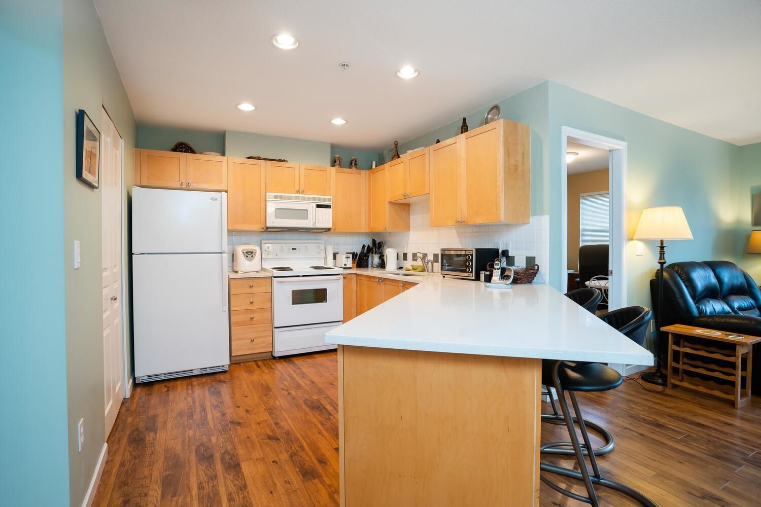 Listing Image 5