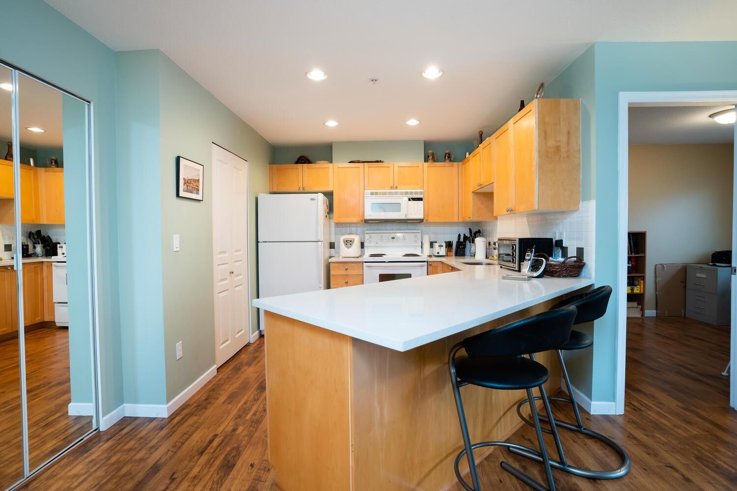 Listing Image 6