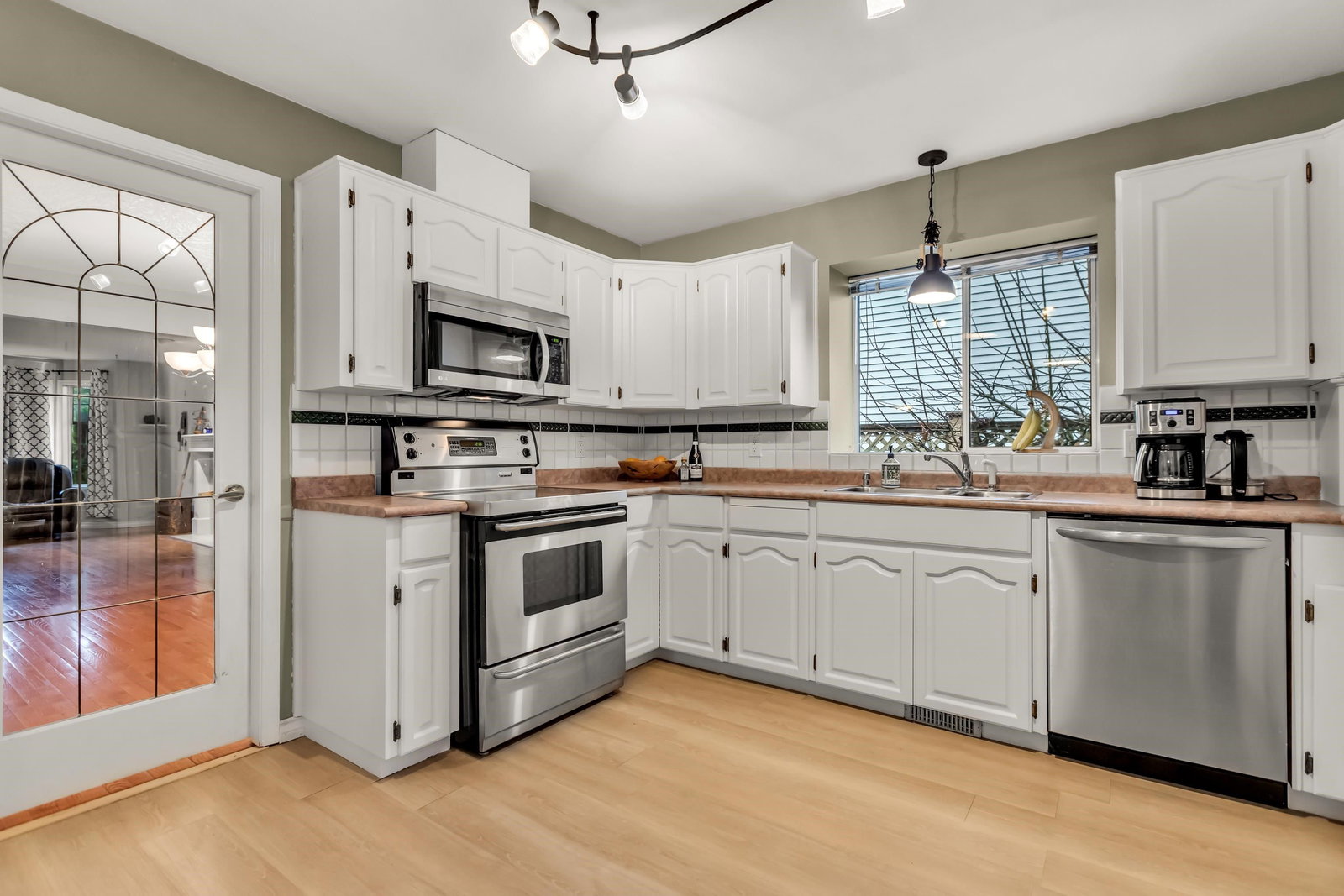 Listing Image 12