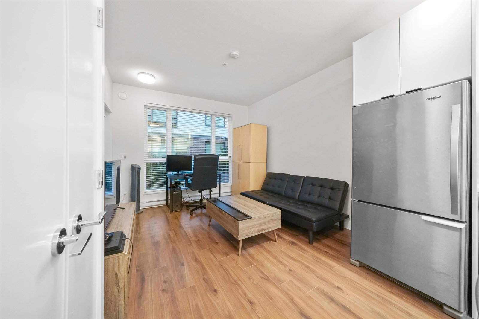 Listing Image 8