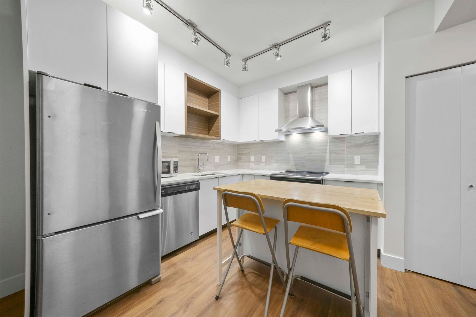 Listing Image 9