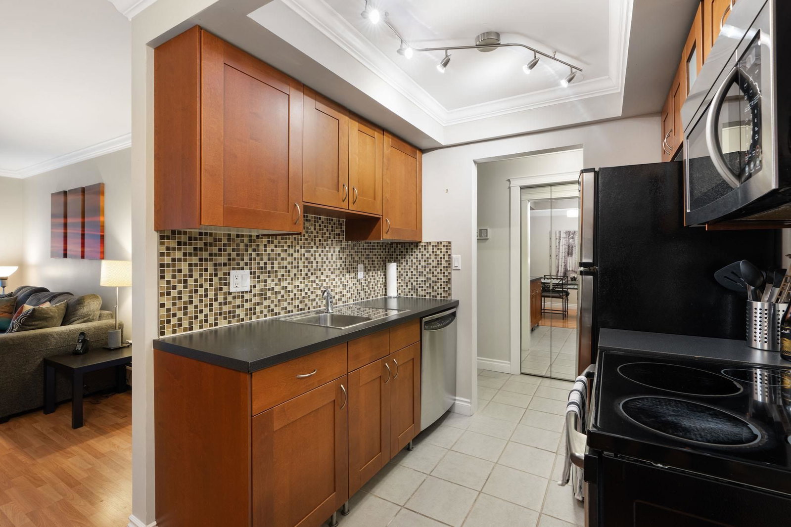 Listing Image 12