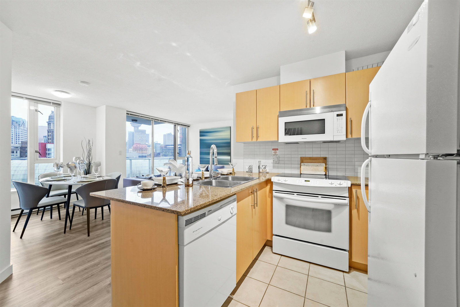Listing Image 4