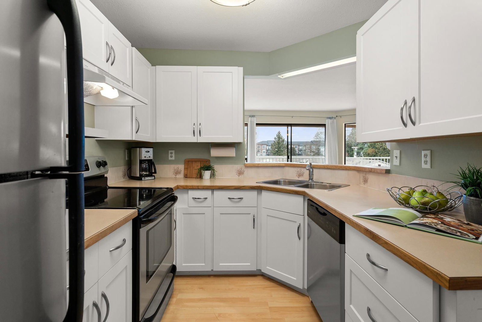 Listing Image 11