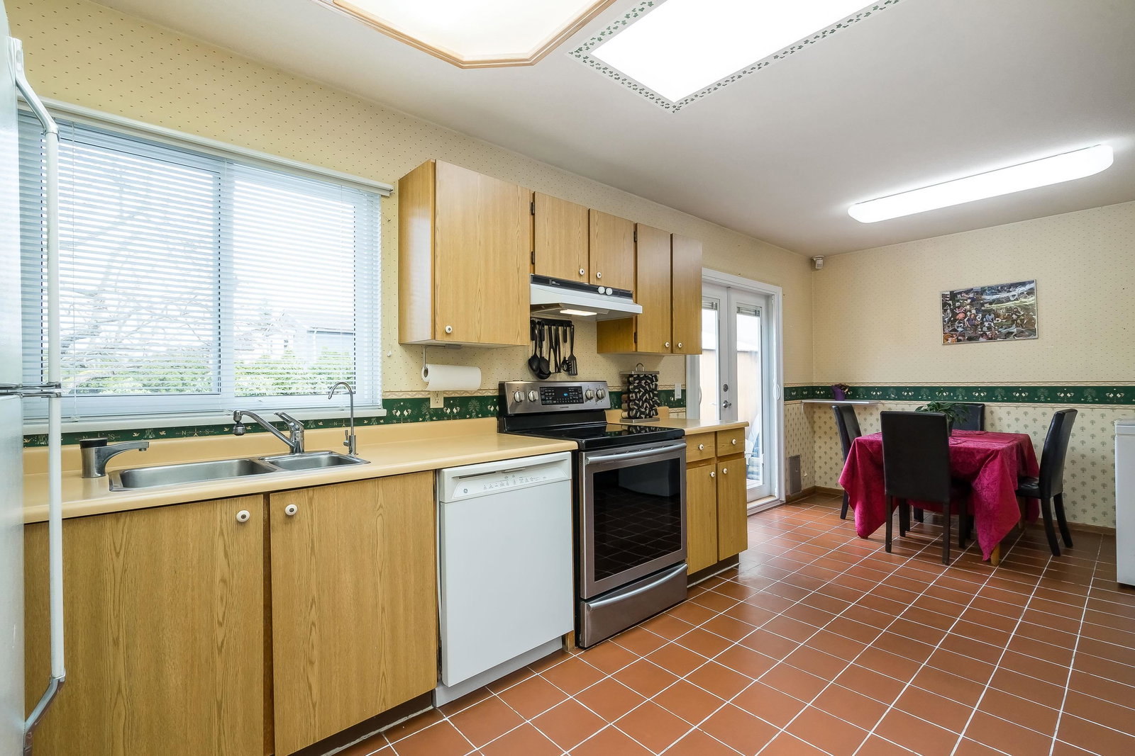 Listing Image 4