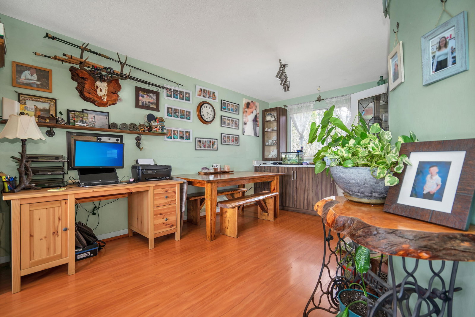 Listing Image 4