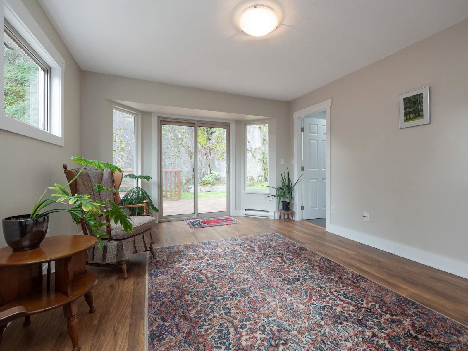 Listing Image 12