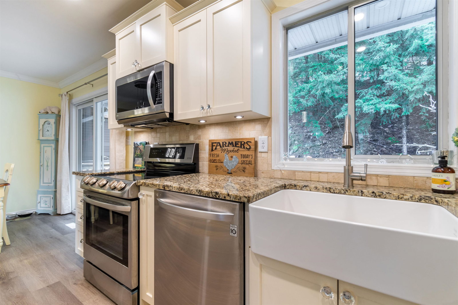 Listing Image 11