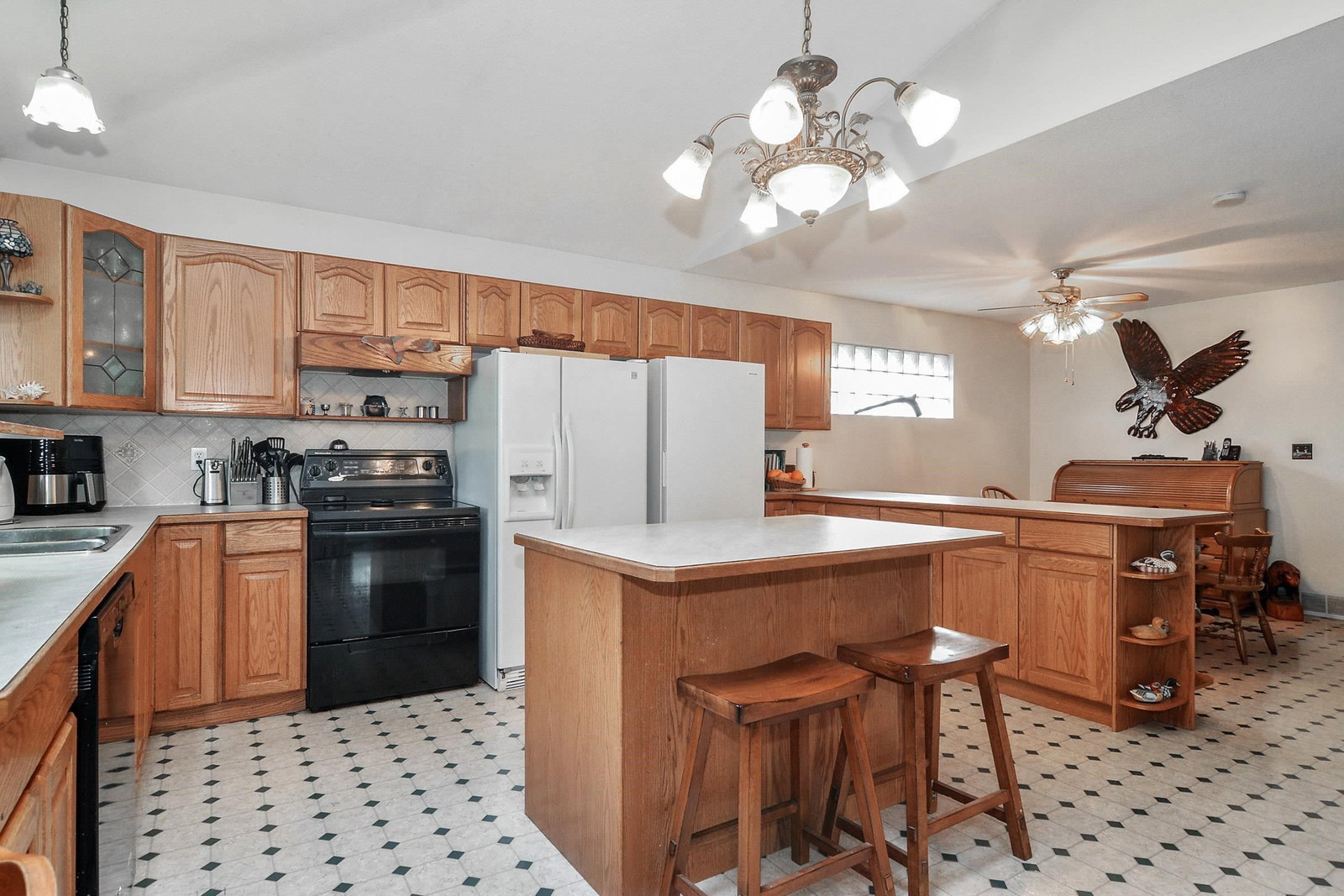 Listing Image 11