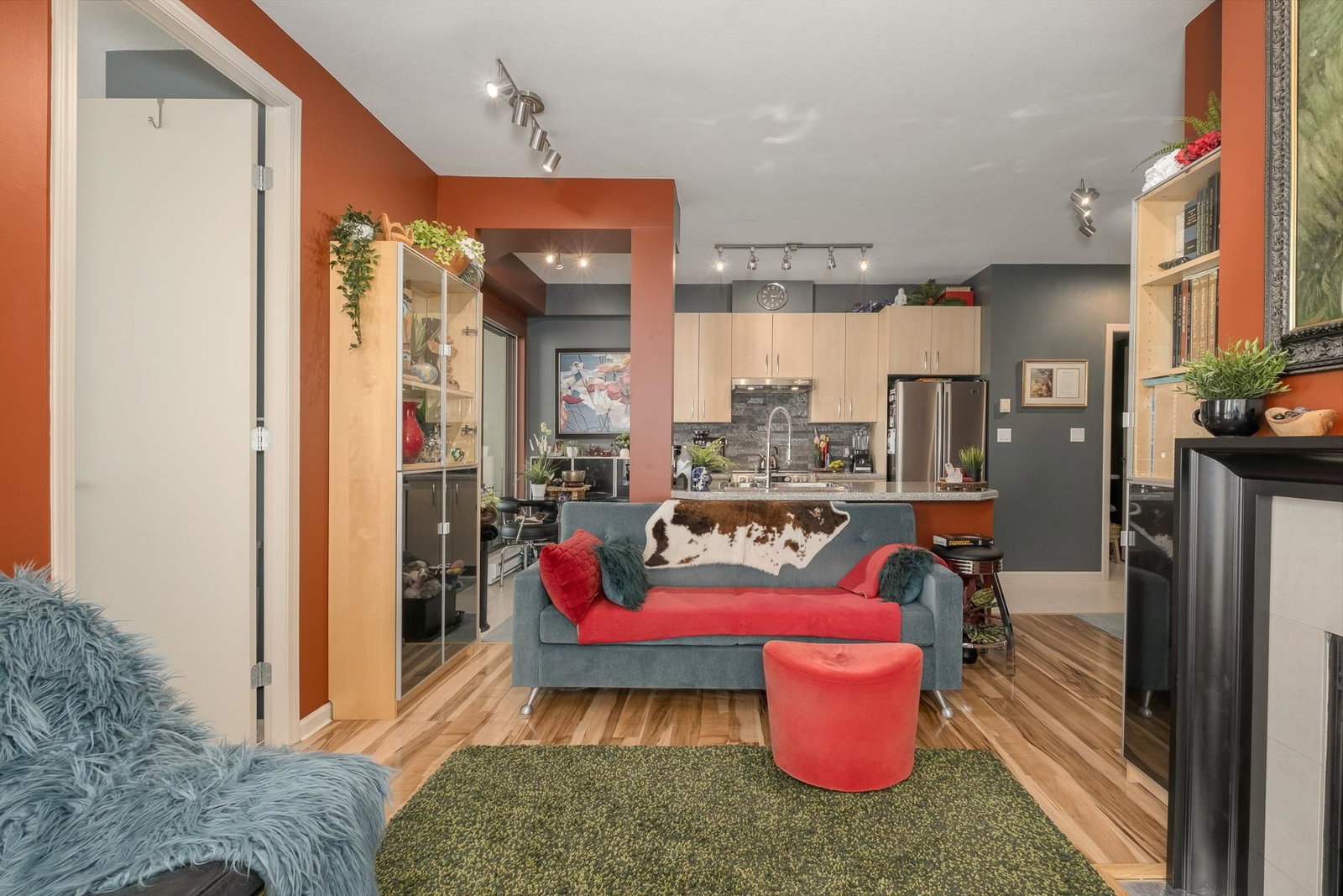Listing Image 6