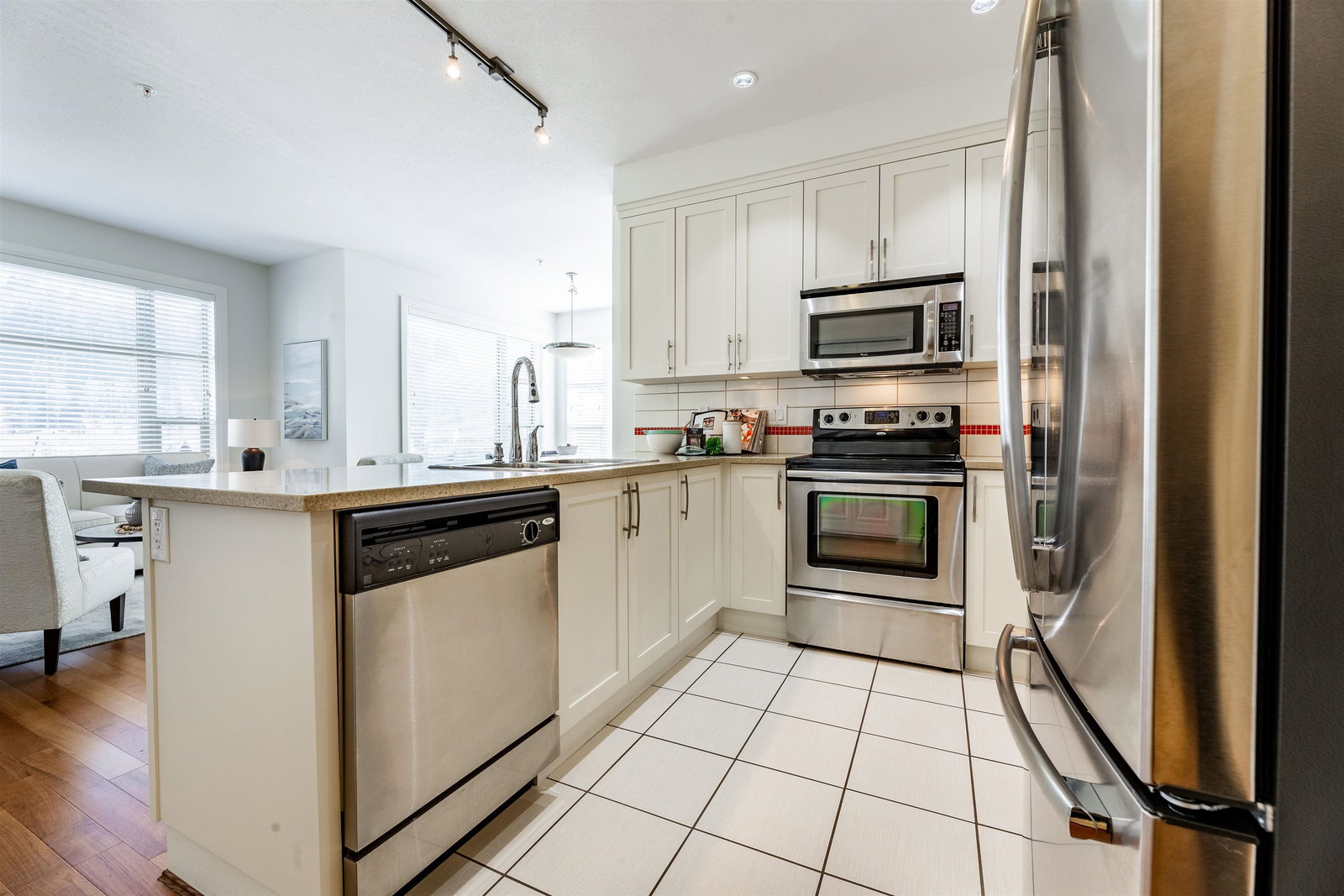 Listing Image 12