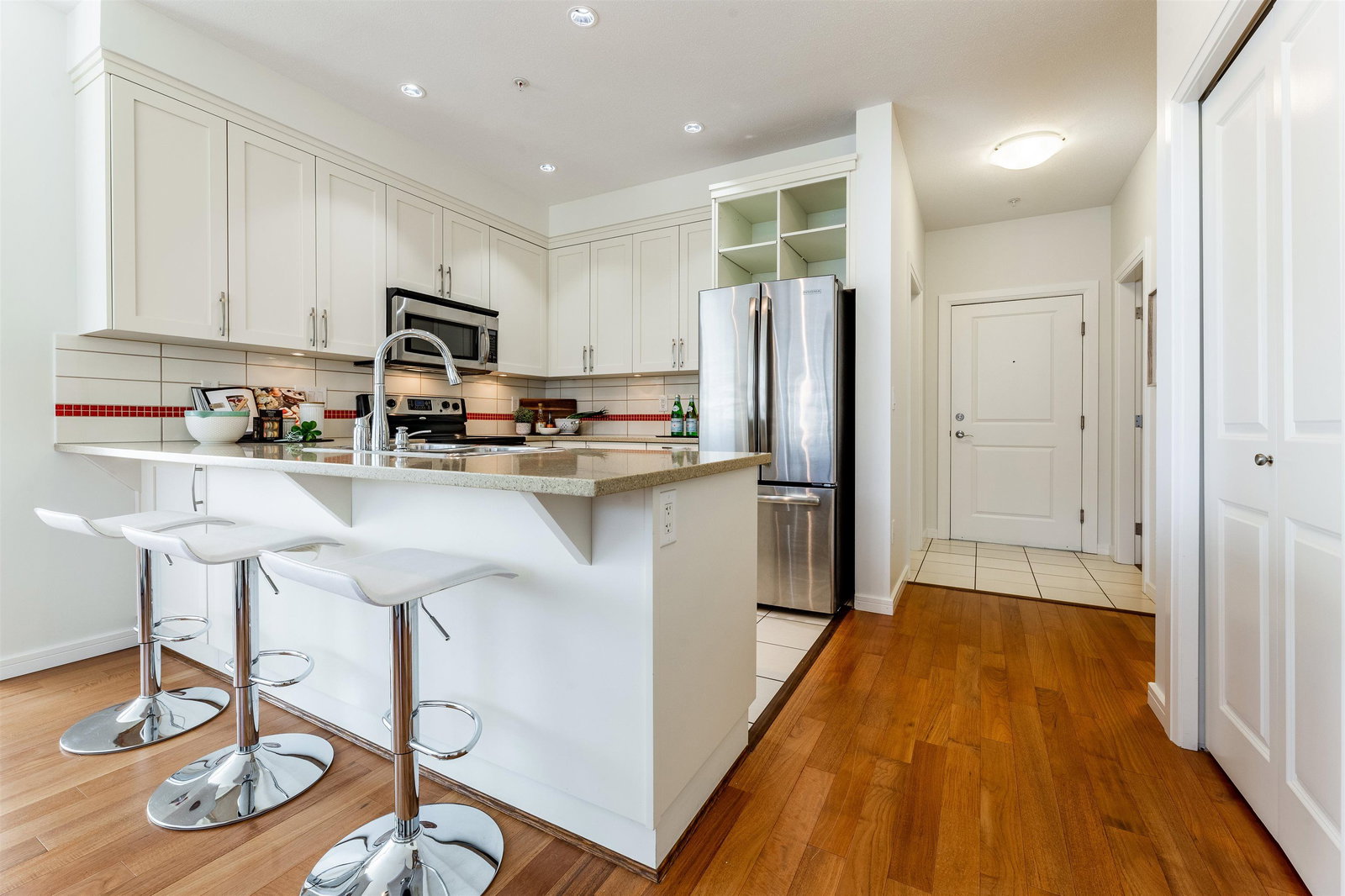 Listing Image 9
