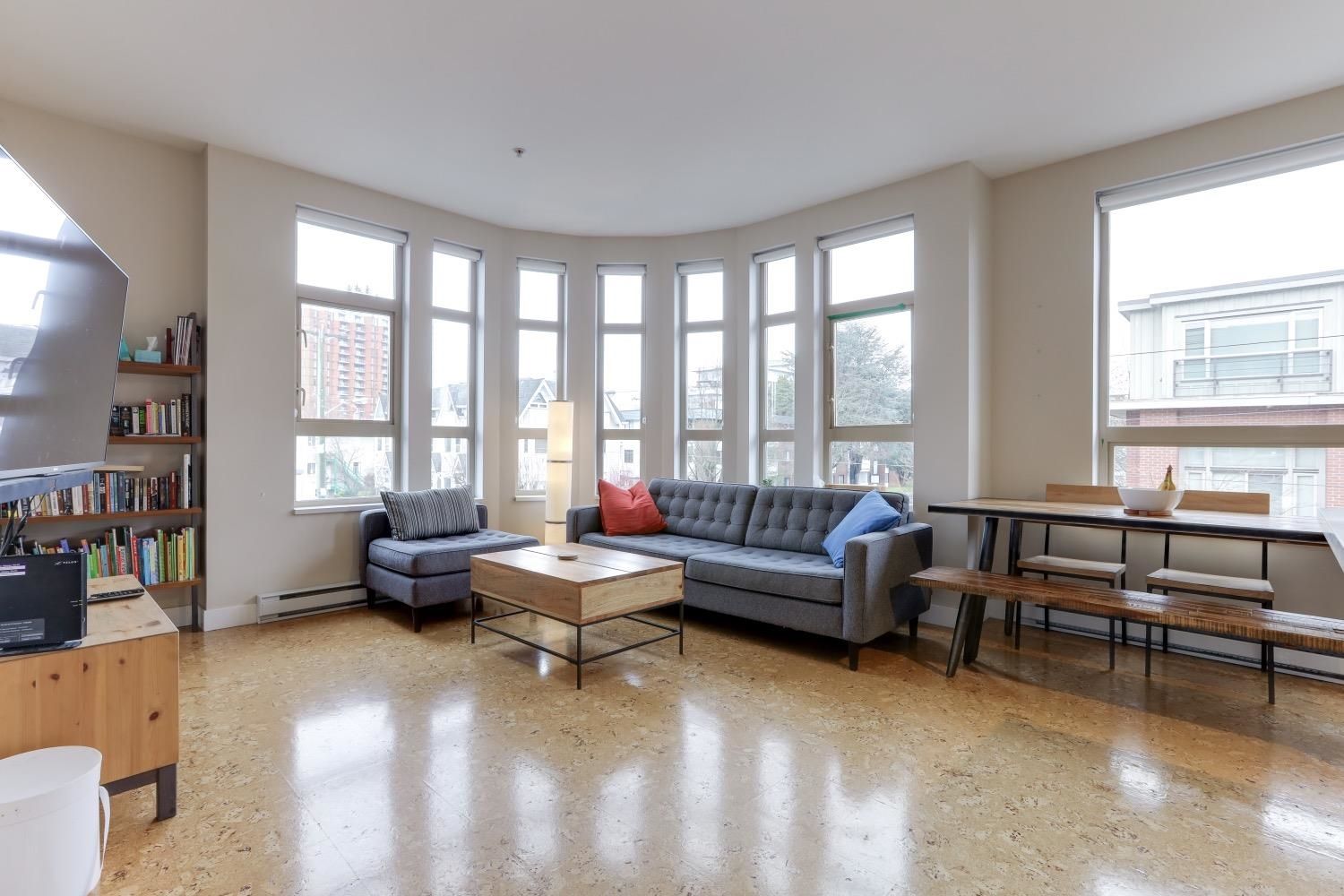 Listing Image 3
