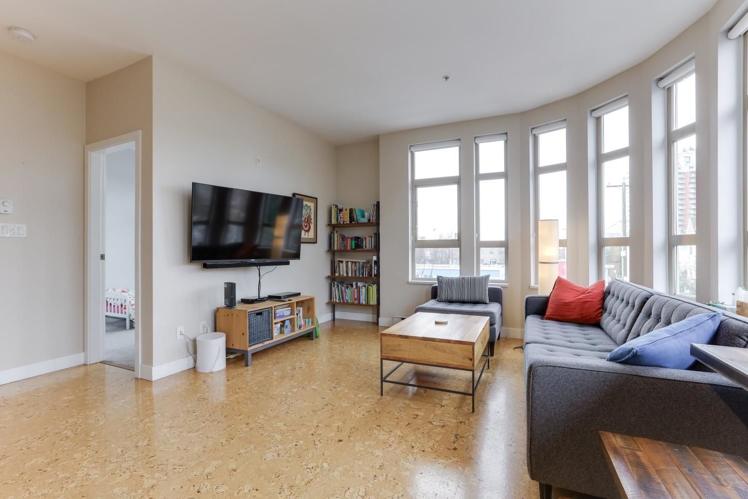 Listing Image 5