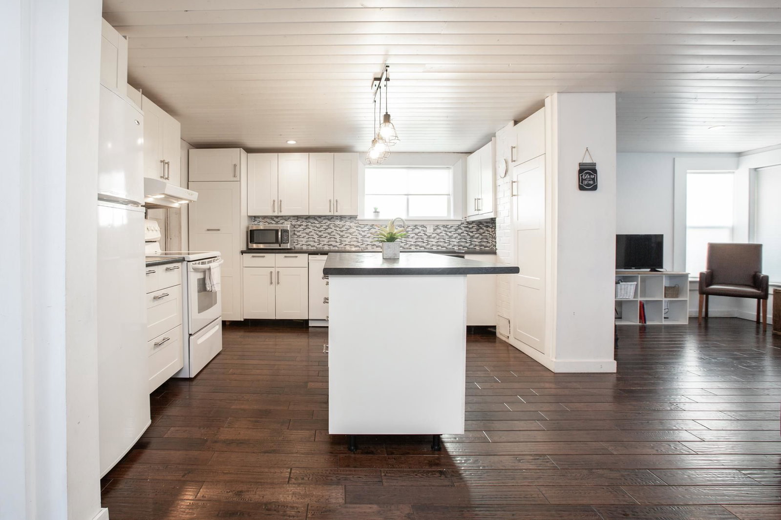 Listing Image 12