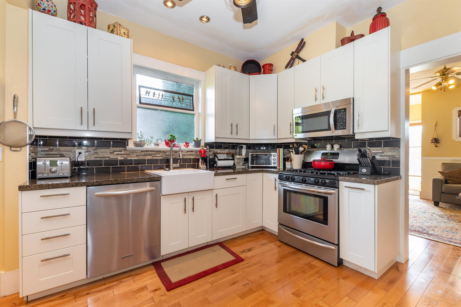 Listing Image 9