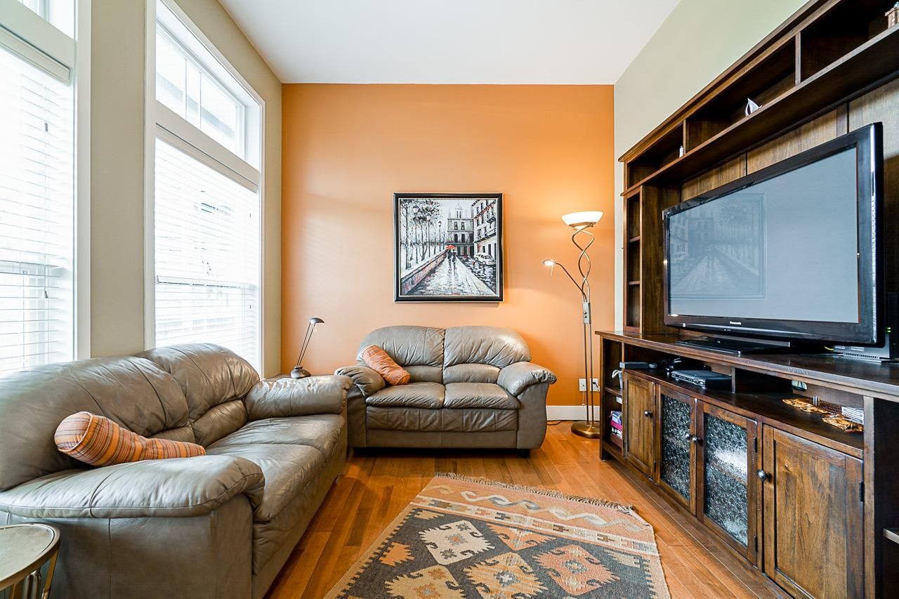 Listing Image 3