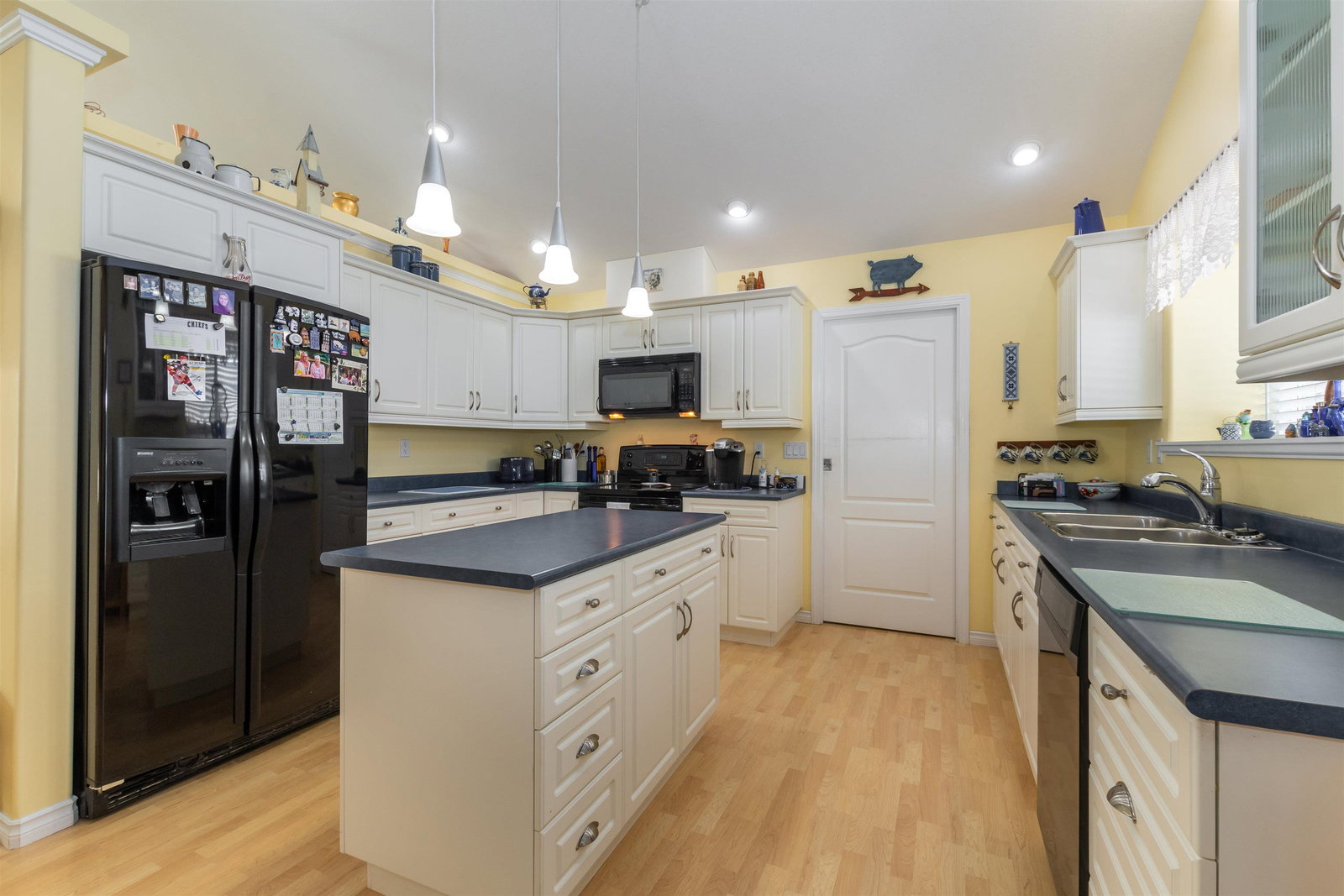 Listing Image 4