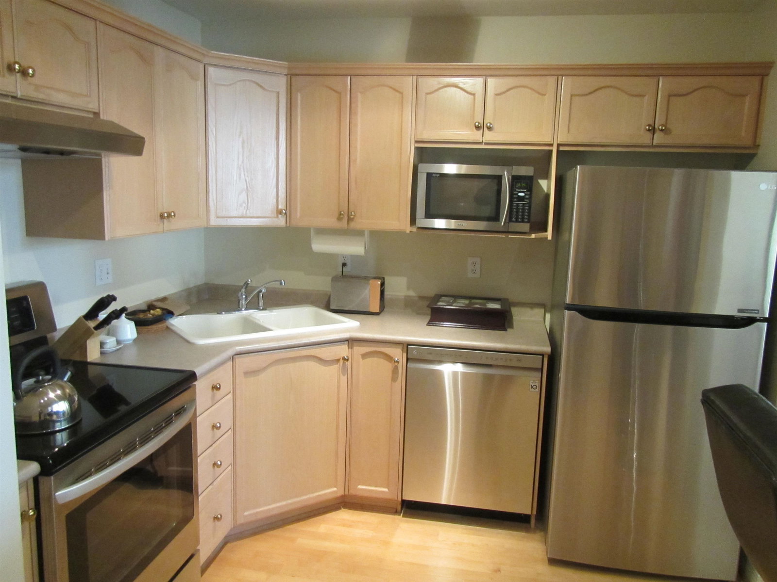 Listing Image 3