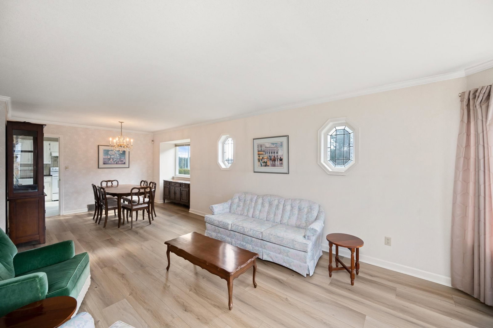 Listing Image 5