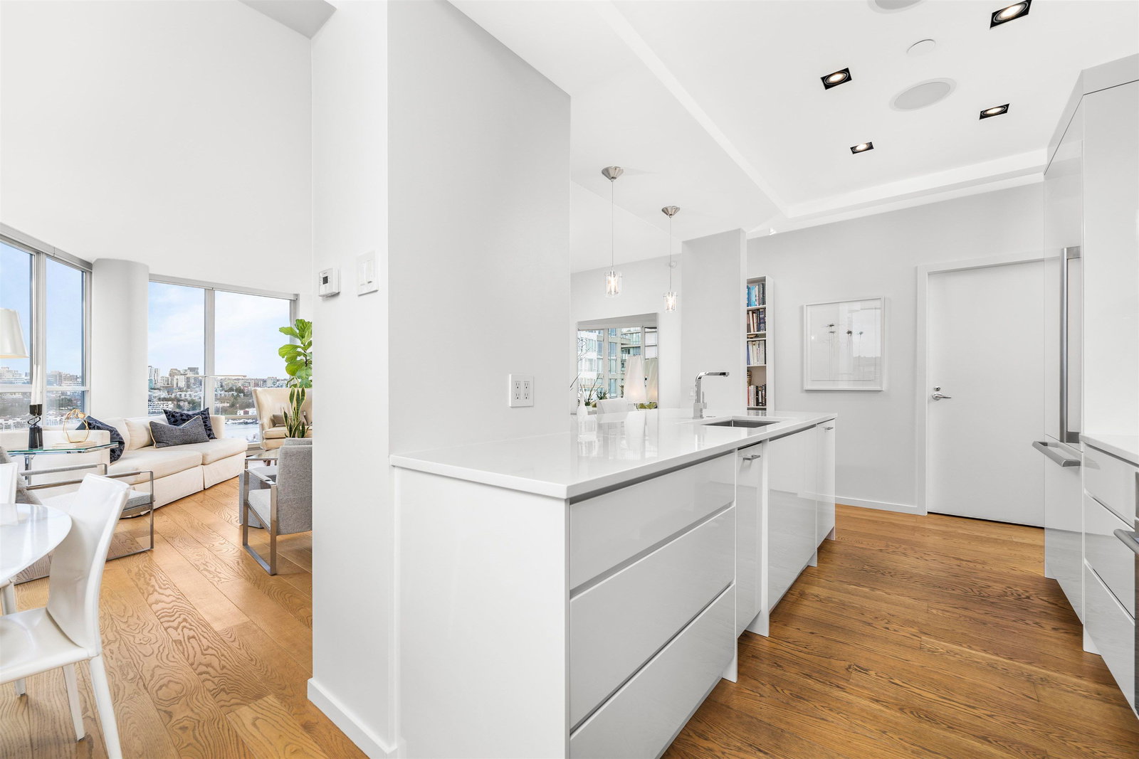 Listing Image 12