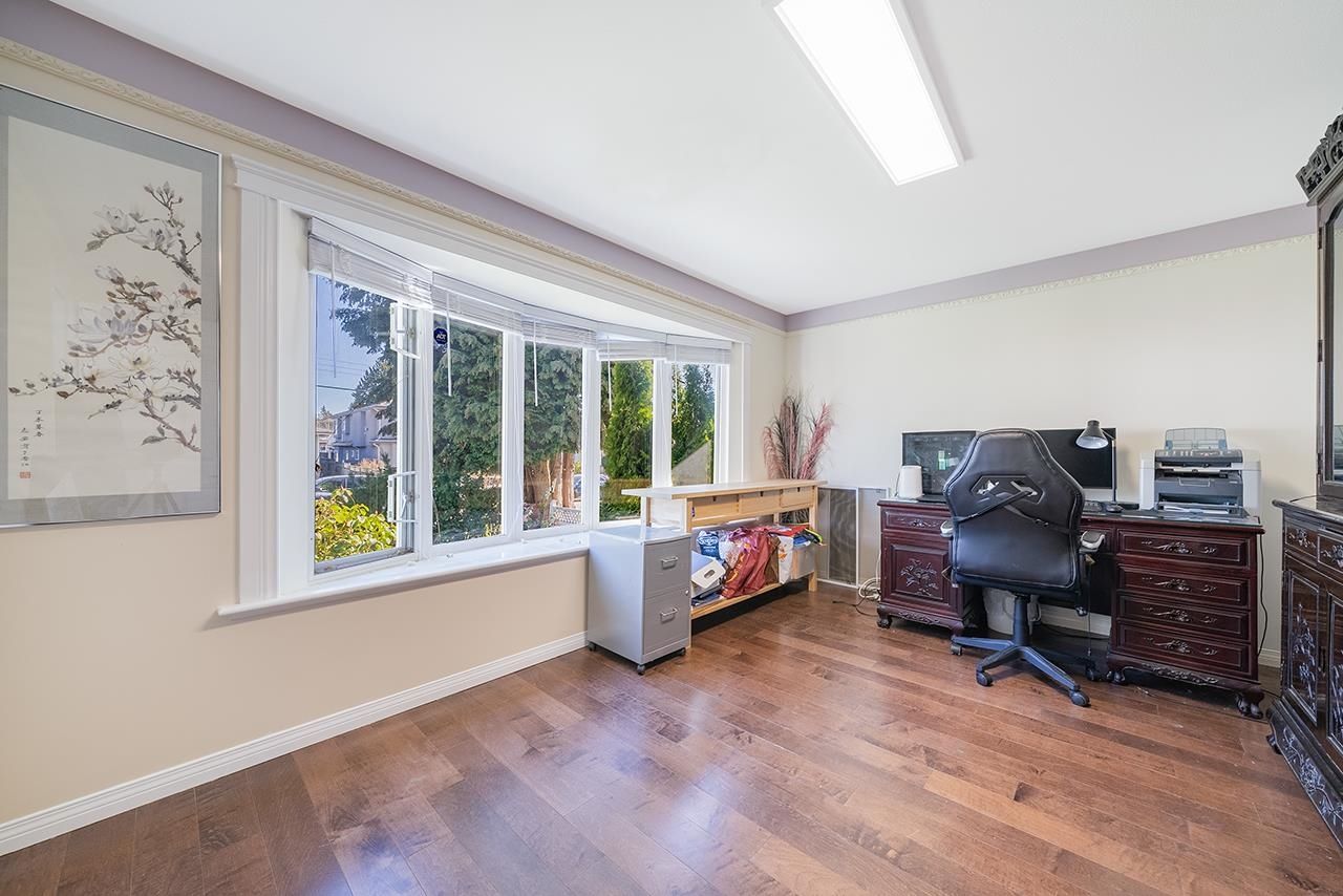 Listing Image 8