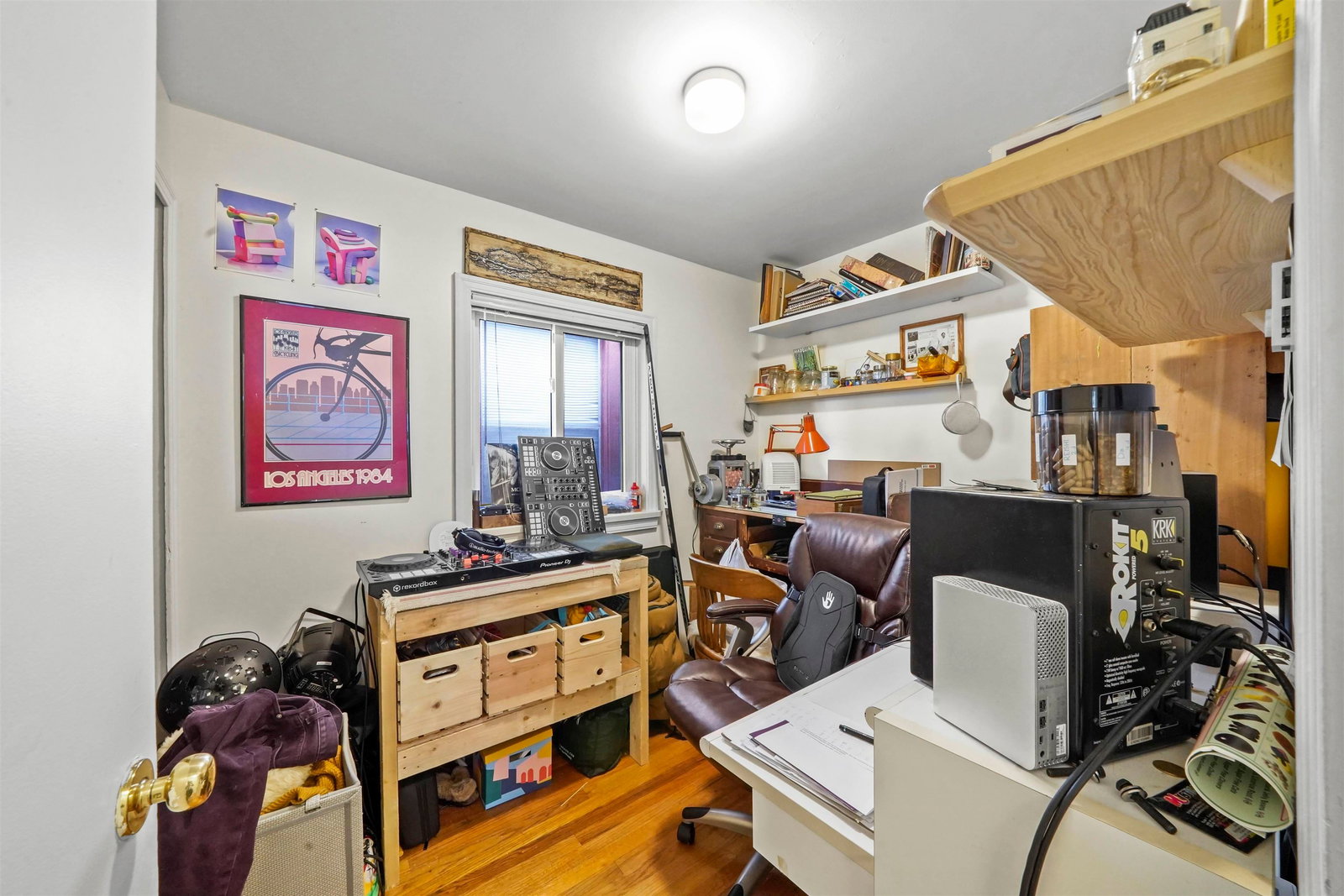 Listing Image 9