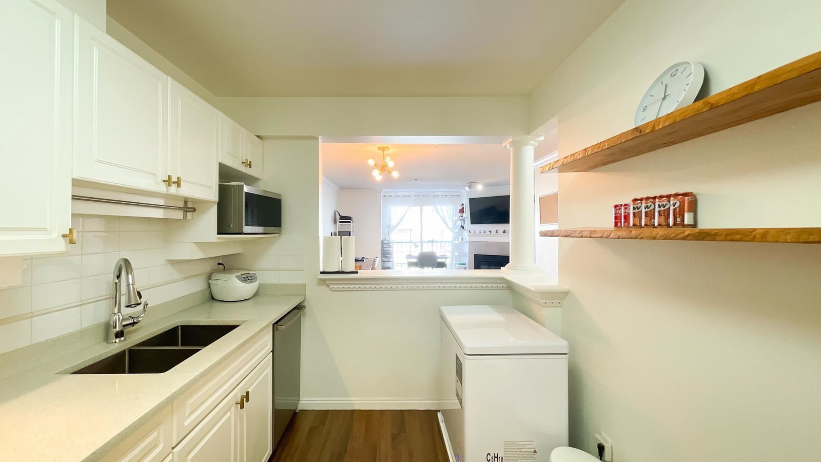 Listing Image 10